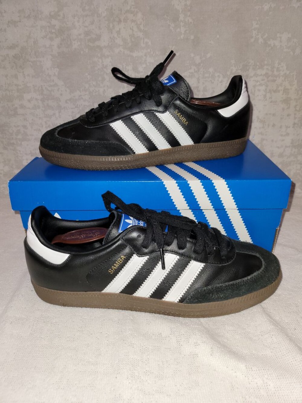 Adidas Samba OG Originals Women's Size 9 Sneakers Black White Gum Sole IG9031